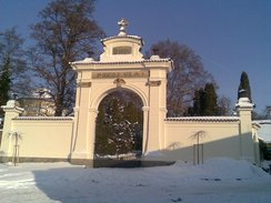 Klatovy, hřbitovní brána